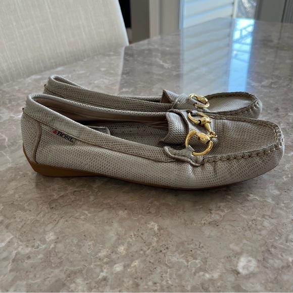 Bosi cream color slip on shoe with detail on to oh shoe size 5 - Picture 6 of 8